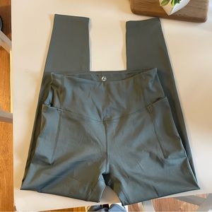 Green leggings w pockets